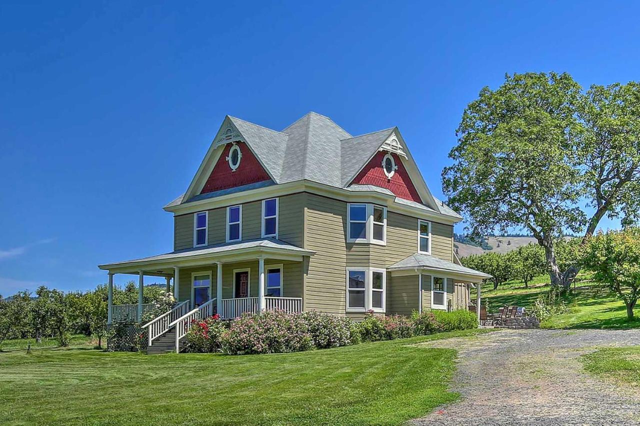 Storybook Glade Historical Homestead With Views! Hood River Eksteriør bilde