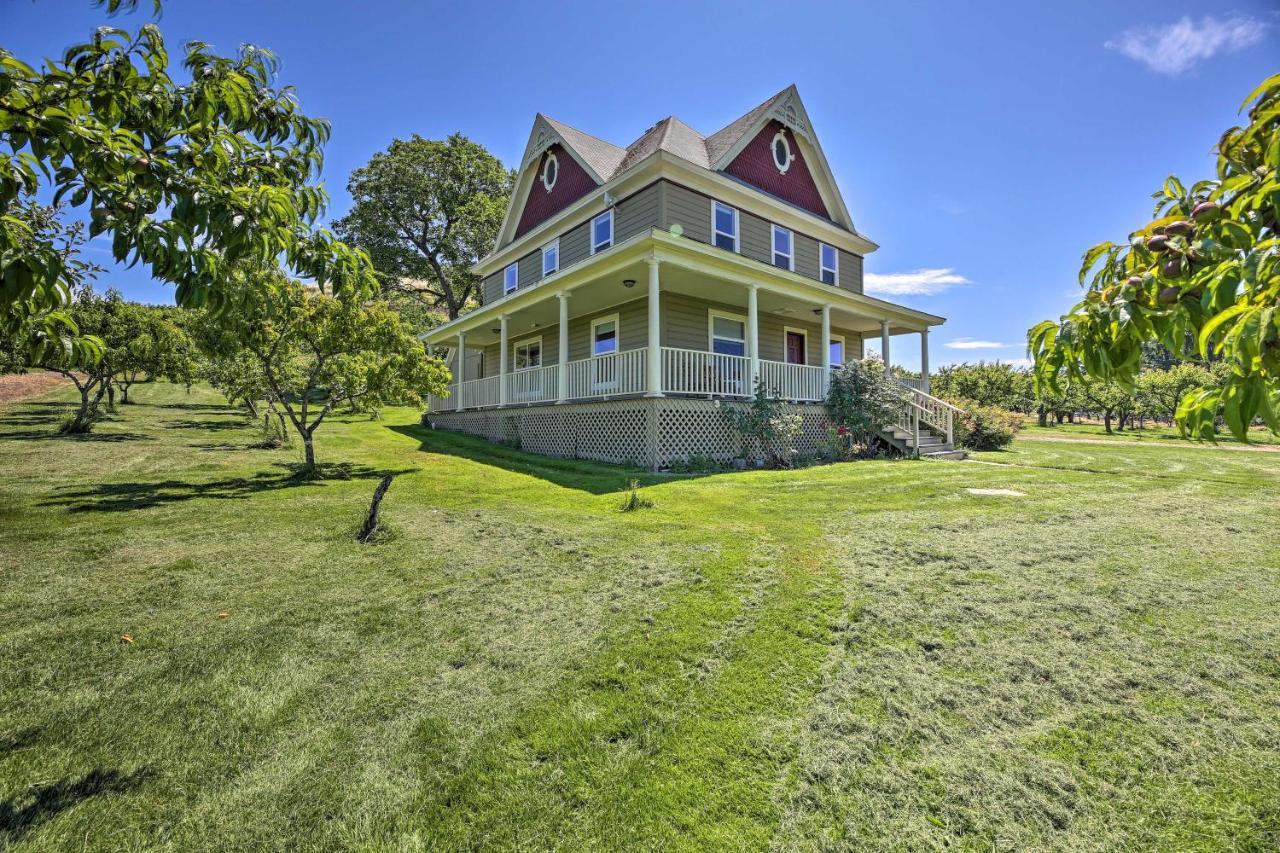 Storybook Glade Historical Homestead With Views! Hood River Eksteriør bilde